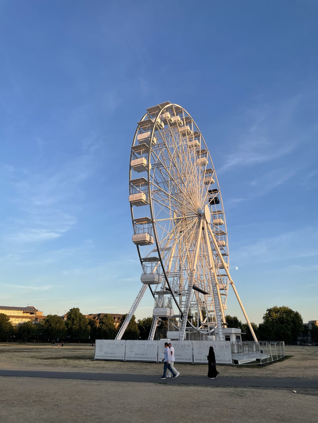 Sunset on the grass&nbsp;草地上的日落