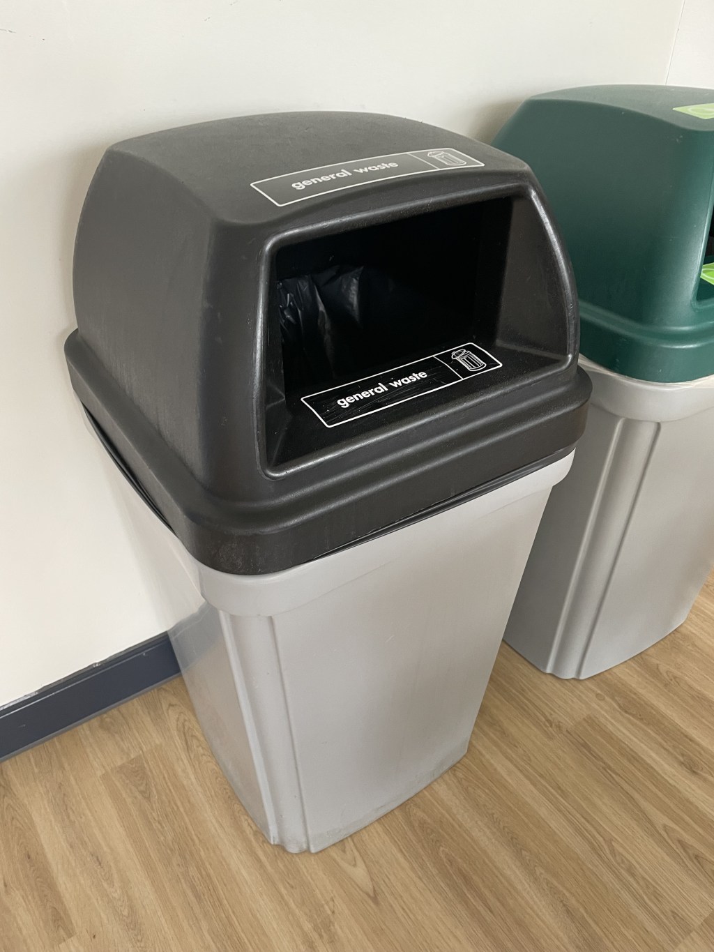 The story of A-choo in the library&nbsp;图书馆的故事