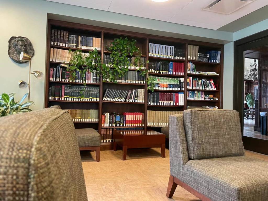 Hidden in the Library 与世隔绝